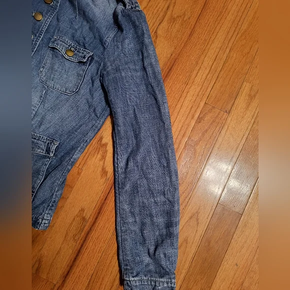 Gap Denim Blue Jean Jacket, Women's Medium, Buttons And Distressed Detail - Picture 6 of 16